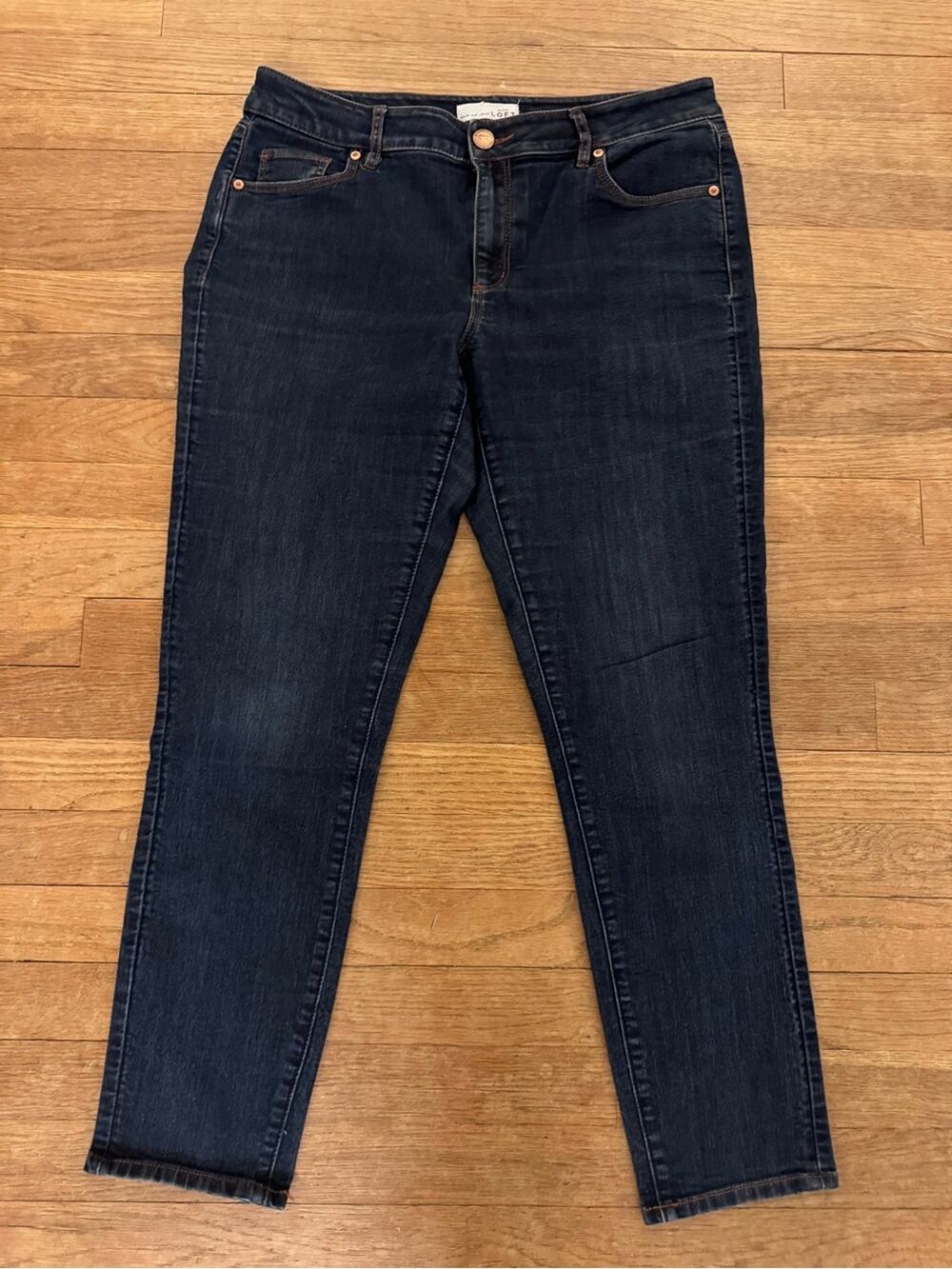 Loft Women's Blue Curvy Skinny Jeans - Size 30 / 10 (Measures 32" Waist)
b2